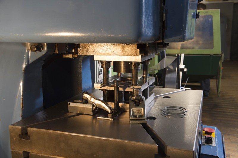 Exzenterpresse Toma 63C